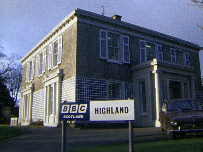 Soidhne BBC Highland taobh a-muigh an togalaich