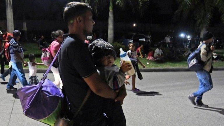 Honduran migrants gather at the Gran Central Metropolitana bus terminal, to wiat for the departure of the second caravan to the United States, in San Pedro Sula, 180 km north of Tegucigalpa, on January 14, 2019