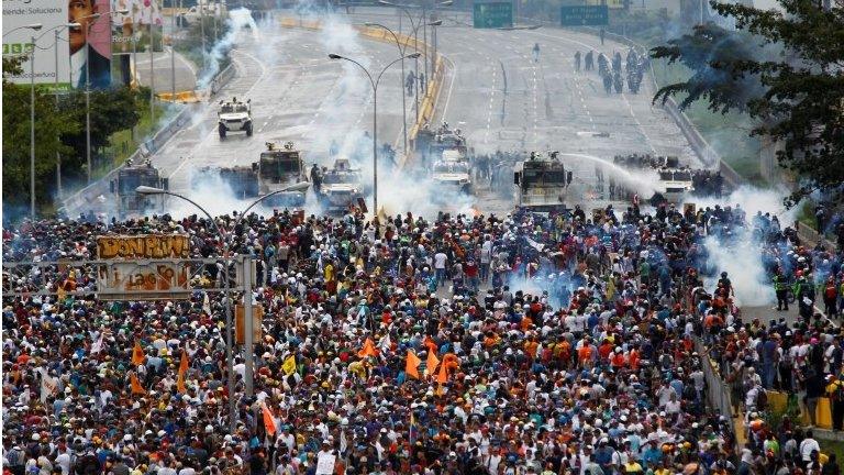 Demonstrators clash with riot security forces while rallying against Venezuela's President Nicolas Maduro"s government in Caracas, Venezuela, June 19, 2017