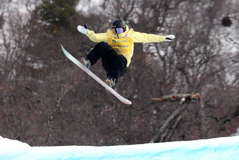 mia snowboarding