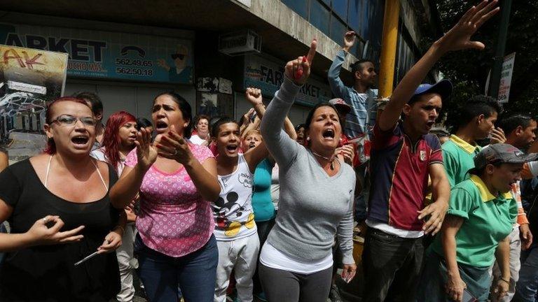 Protesters shout "recall" during protest near the presidential palace