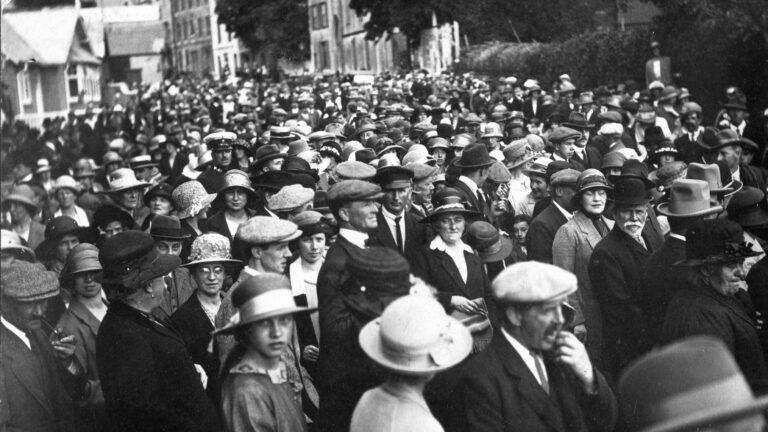 Black and white picture of crowd outside the park