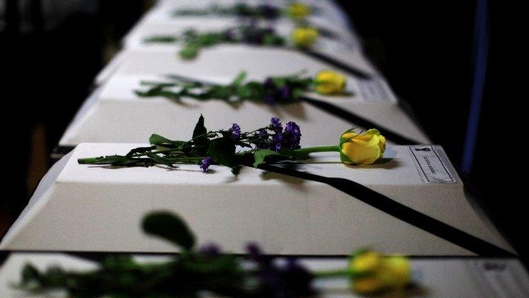 The remains of 11 victims of the El Mozote massacre in 1981 are lined up to be handed over to their relatives (20/05/2016)