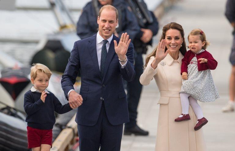 The royal family wave in Canada in 2016