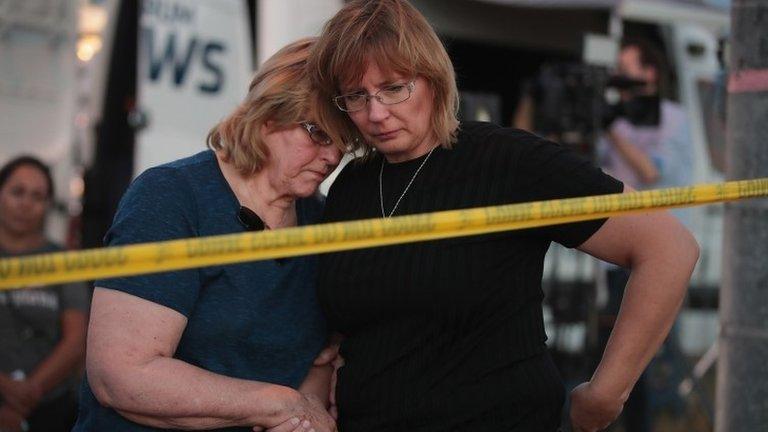 People mourn in Sutherland Springs. Photo: 6 November 2017