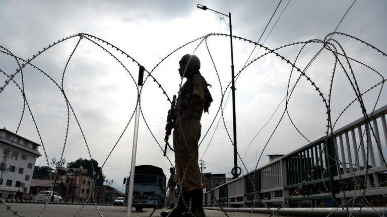 A security personnel stands guard on a street during a lockdown in Srinagar on August 11, 2019, after the Indian government stripped Jammu and Kashmir of its autonomy