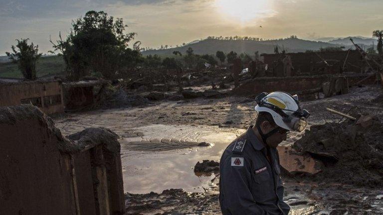 Rescue worker in Bento Rodrigues