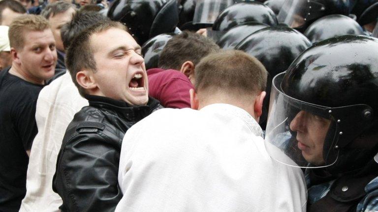 Ukrainian police push back opponents of the language bill outside parliament in Kiev, 5 June