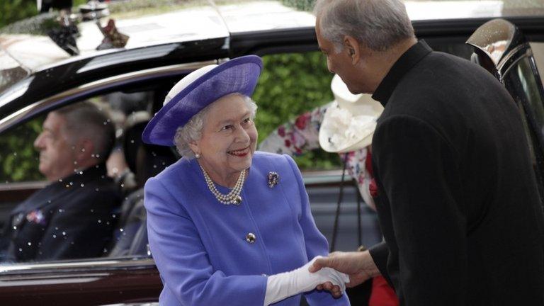 The Queen arrives at the lunch