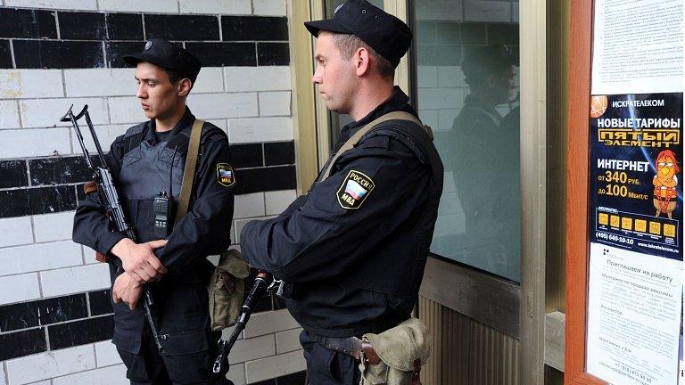 Armed police outside apartment block where Alexei Navalny lives, 11 Jun 12