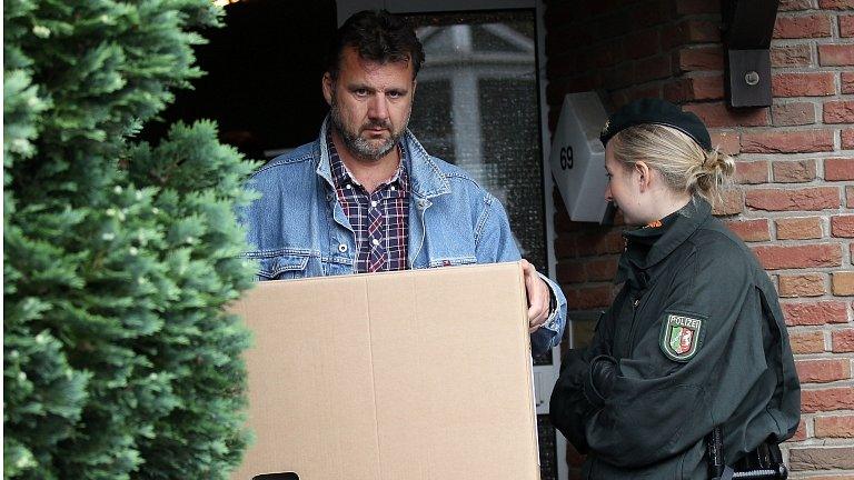 German police raid on Salafist preacher's home in Cologne, 14 Jun 12