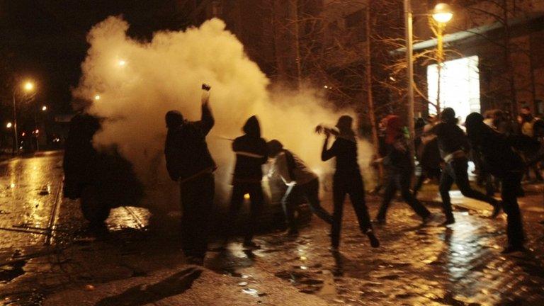 Chilean students clash with police in Santiago