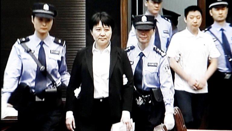 Gu Kailai in court with her aide, Zhang Xiaojun. 9 Aug 2012