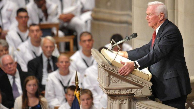 Eugene Cernan speaks at a memorial for astronaut Neil Armstrong 13 September 2012