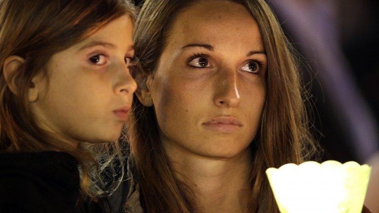 A mother and her daughter attend a candlelight procession to mark the 50th anniversary of the Vatican II at the Vatican, 11 October 11