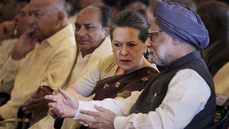 Indian PM Manmohan Singh talks to Congress party president Sonia Gandhi at swearing in ceremony