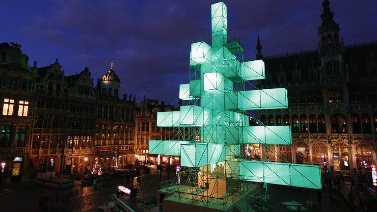 The abstract tree on the Grand Place, Brussels, 29 November