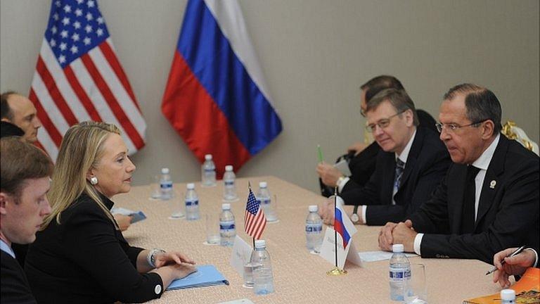 Russian Foreign Minister Sergei Lavrov (right) meeting US Secretary of State Hillary Clinton, 20 Nov 12