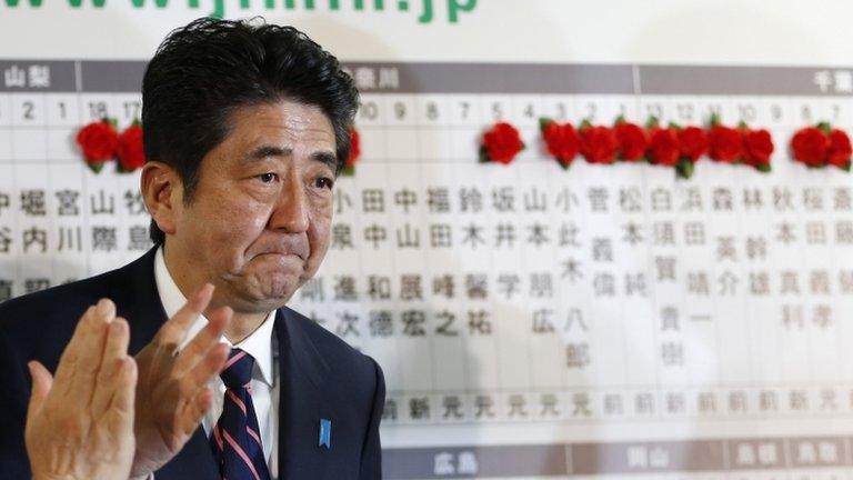 Shinzo Abe arrives at LDP headquarters on 16 December 2012