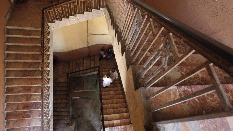 Men talk as they descend a flight of stairs at a district court in Karachi, during a strike by lawyers against Monday"s suicide bomb attack in a judicial compound in Peshawar, March 19, 2013