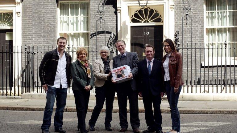 Frances and Keith Smith (centre) with Margaret Hodge MP (2nd left), Chris White MP (2nd right), and the couple's son David Smith and daughter-in-law Jennifer Strejevitch outside No 10 Downing Street