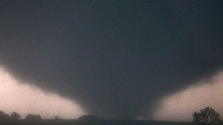 A tornado touches down near El Reno, Oklahoma 31 May 2013