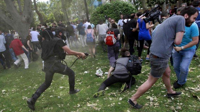 Police chase protesters in Taksim Square, Istanbul, 28 May