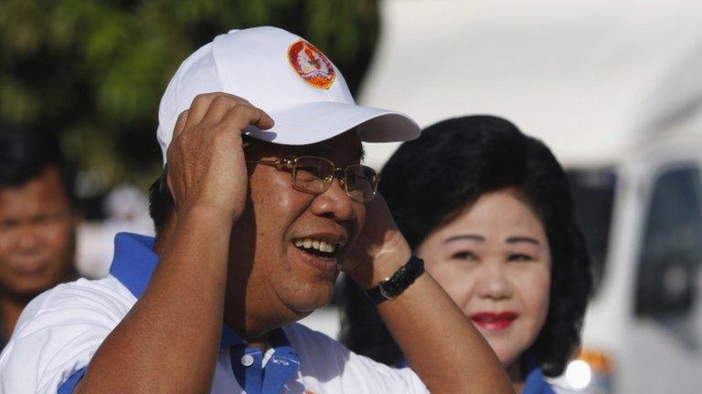 Cambodia's Prime Minister Hun Sen and his wife Bun Rany (right) in Phnom Penh, 27 June 2013