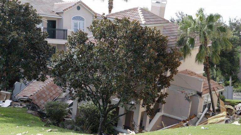 Hotel building over sinkhole in Clermont, Florida, on 12 August 2013