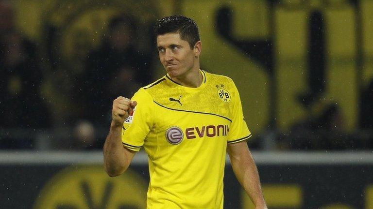 Robert Lewandowski celebrates