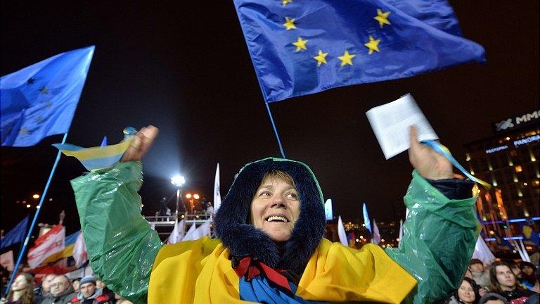 Protesters attend opposition rally at European Square in Kiev. 25 Nov 29013