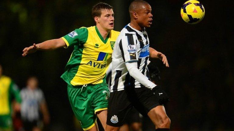 Loic Remy of Newcastle United and Ryan Bennett of Norwich City