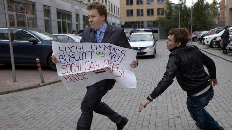 Russian gay rights campaigner Nikolai Alexeyev demonstrates in Moscow on 25 September 2013