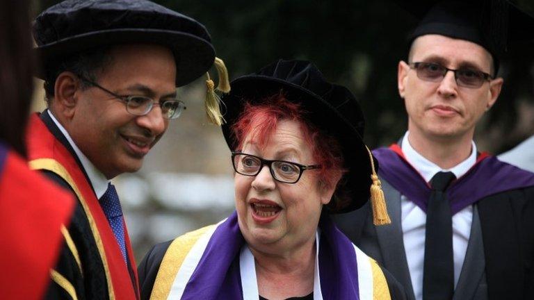 Jo Brand, centre