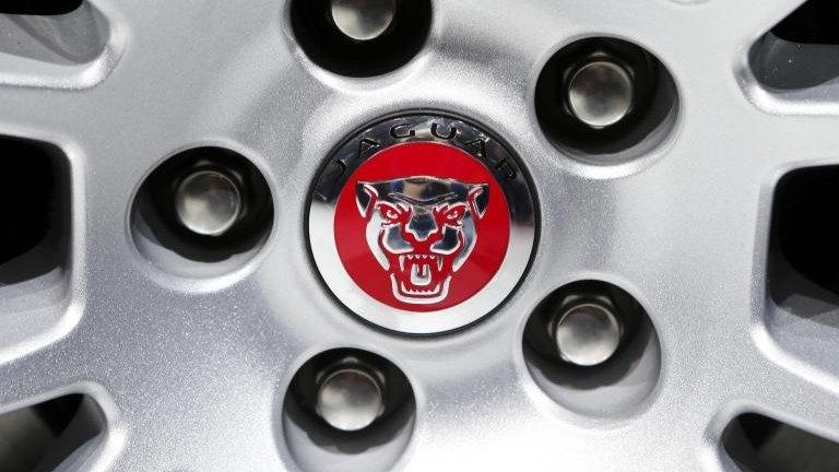 Jaguar wheel and logo