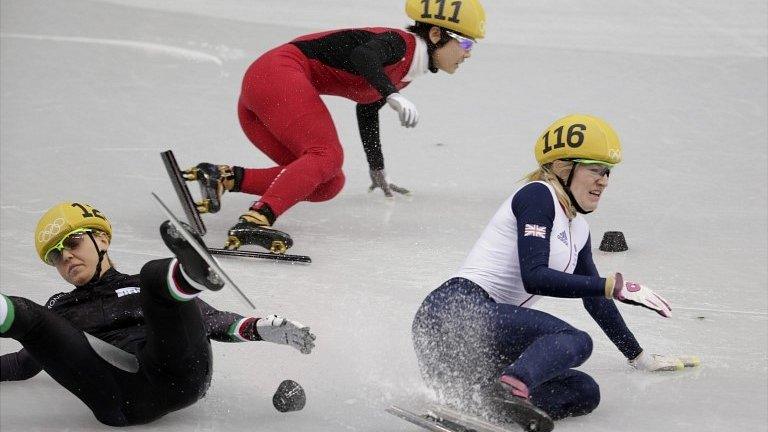 Elise Christie falls