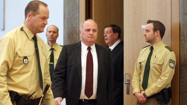 Bayern Munich President Uli Hoeness (centre) arrives for the start of his trial