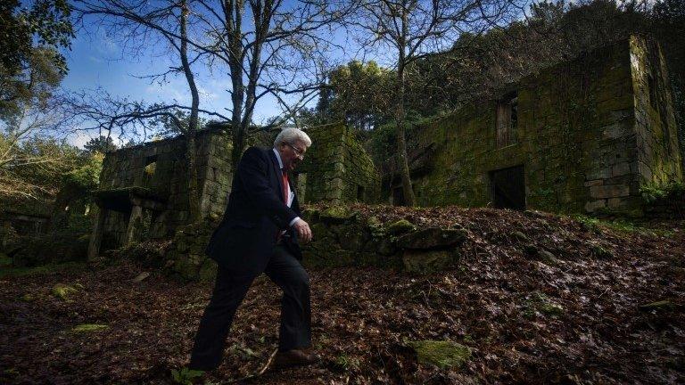 The mayor of Cortegada walks in the abandoned village of A Varca