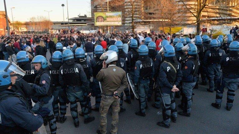 AC Milan fans protest