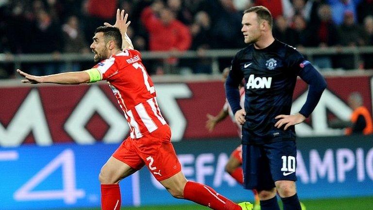 Wayne Rooney looks on as Olympiakos score in the first leg