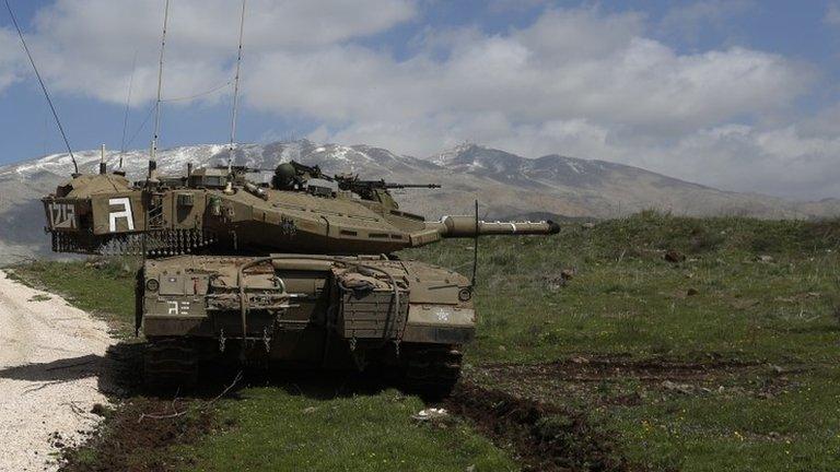 An Israeli army tank near the town of Majdal Shams in the occupied Golan Heights, with Mount Hermon in the background (19 March 2014)