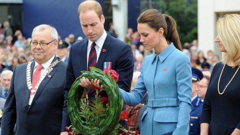 Duke and Duchess of Cambridge laying a wreath in Blenheim, New Zealand