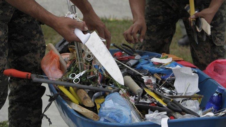 Confiscated weapons at a Honduran prison on 25 February, 2014