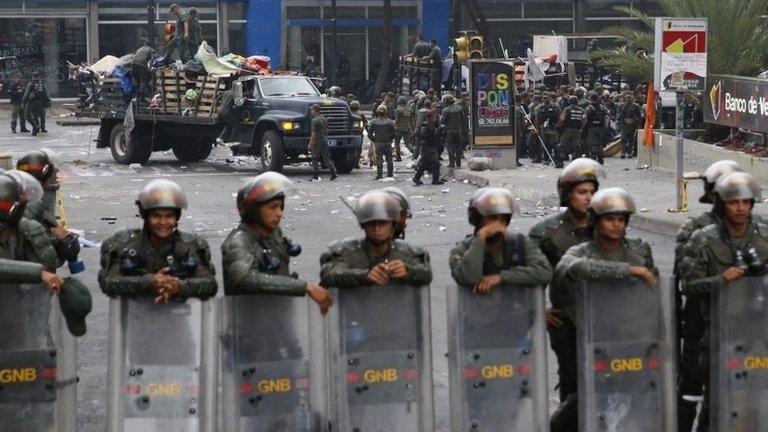 Venezuela's national guard dismantle an anti-government camp site in front of the United Nations offices in Caracas on 8 May, 2014