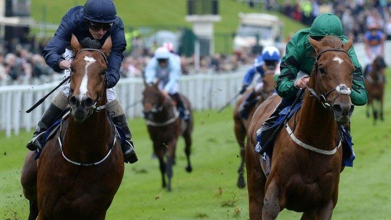 Ryan Moore on Orchestra (left) just edges out Romsdal