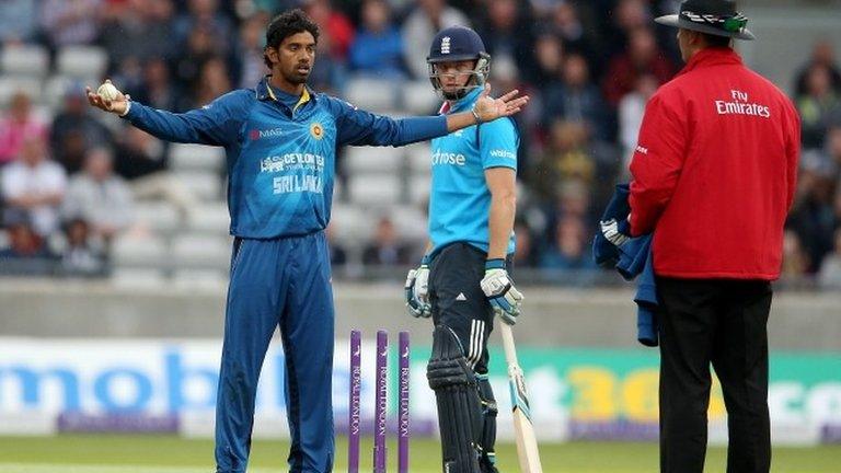 Sachithra Senanayake of Sri Lanka appeals to the umpire for a run out of Jos Buttler at the non strikers end during the 5th ODI