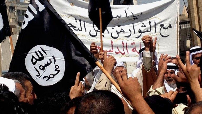 Demonstrators shout slogans in support of the Islamic State in Iraq and the Levant (ISIS) in Mosul (16 June 2014)