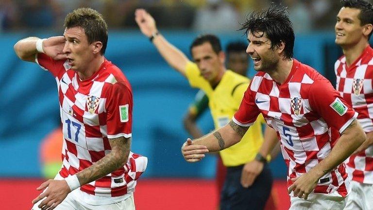 Croatia forward Mario Mandzukic (left) celebrates