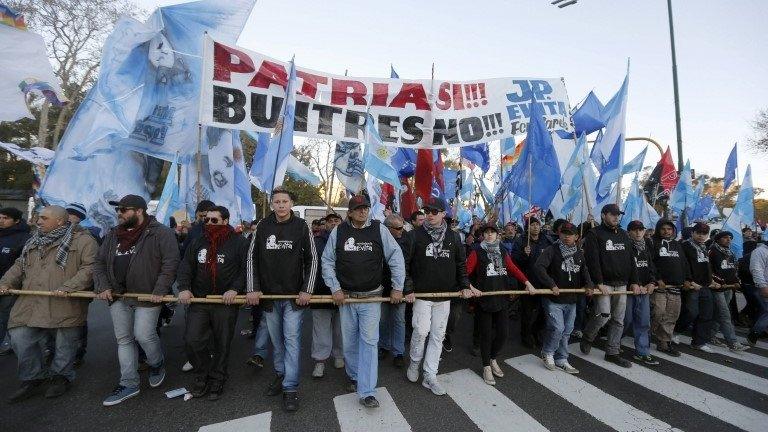 Anti-vulture funds demo in Argentina, 20 June 14