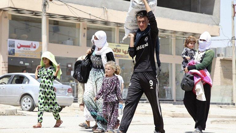 Displaced Yazidis from Sinjar arrive at Dohuk province. 4 Aug 2014